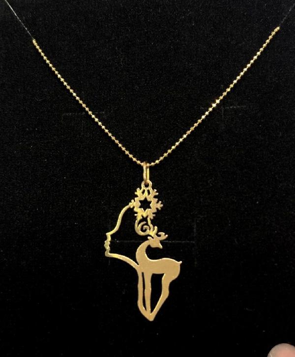 آویز دختر زمستان